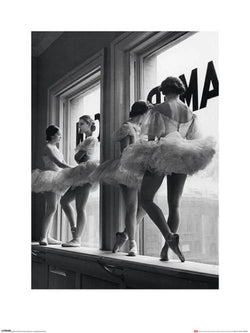 Kunstdruck Time Life Ballerinas in Window 60x80cm